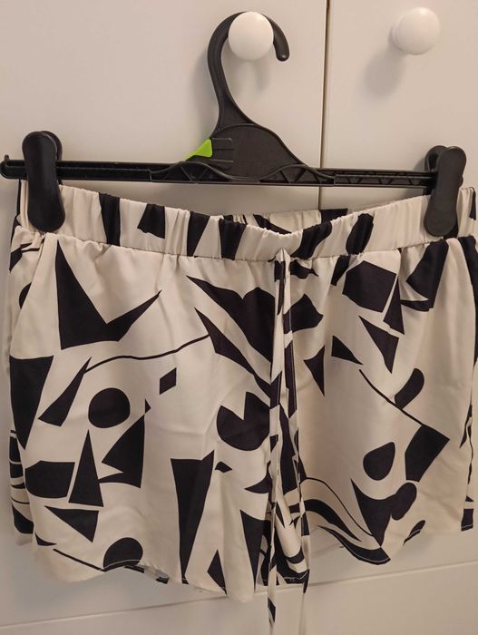 Costum dama de vară cu pantaloni scurți