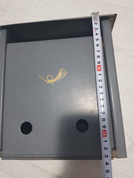 Vând cutie poștală gri