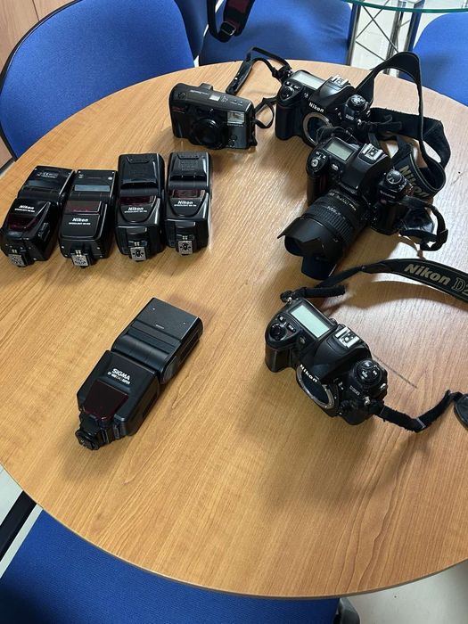 Лот фототехника за части или ремонт – Nikon, Fujifilm, Olympus, светкавици