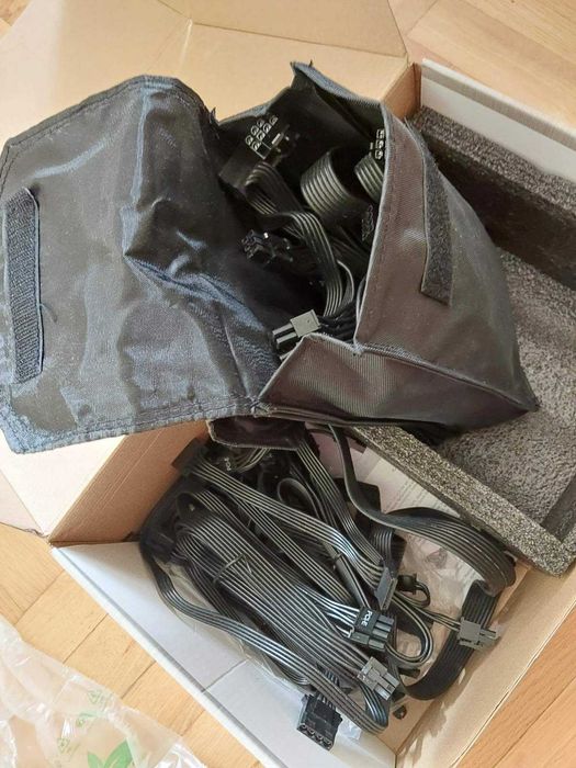 LC-Power 1000W Platinum LC1000 V2.4 - компютърно захранване