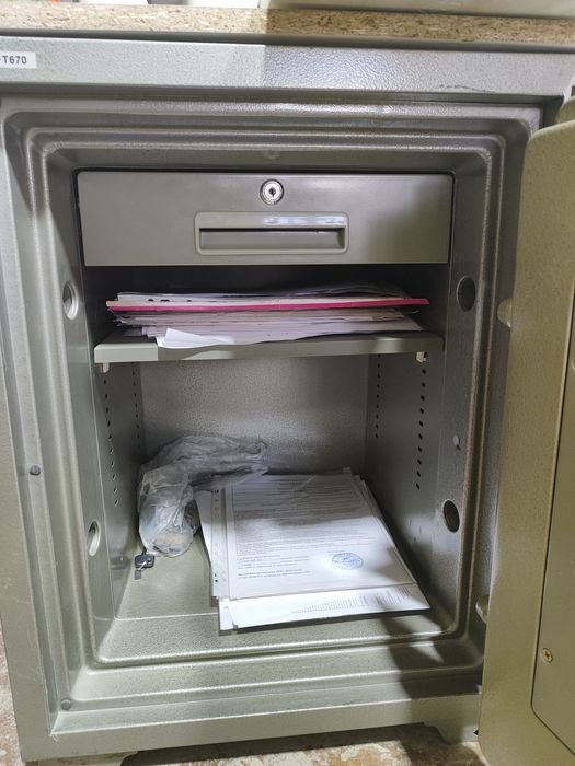 Продам сейф Topaz bst-670