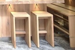 Scaun de bar din stejar masiv – Design premium | Rezistență maximă
