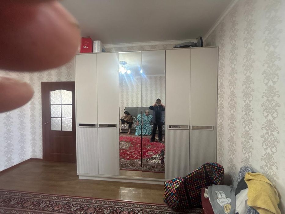 Шифоньер почти новый