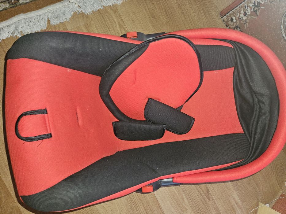 Scaun si scoica foarte confortabile si sigure