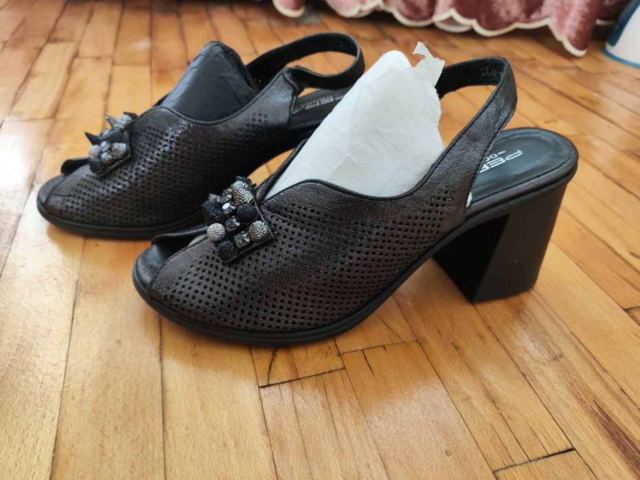 Продам кожаные туфли 39,40 размер