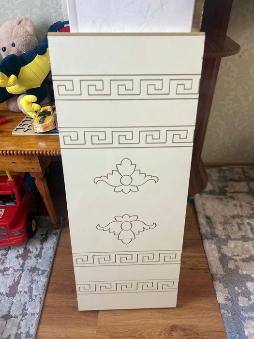 Продается Стол и стулья