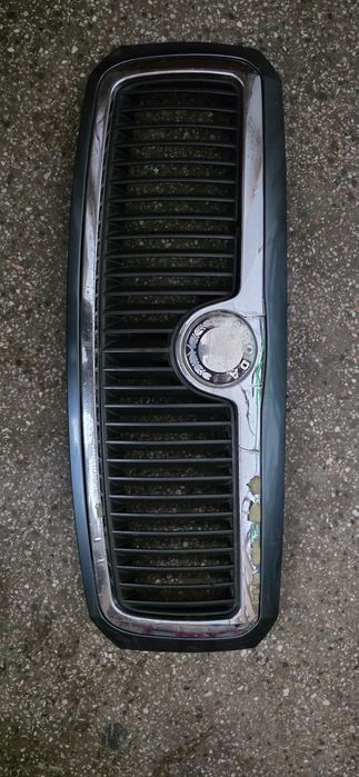 Vând grila Skoda fabia