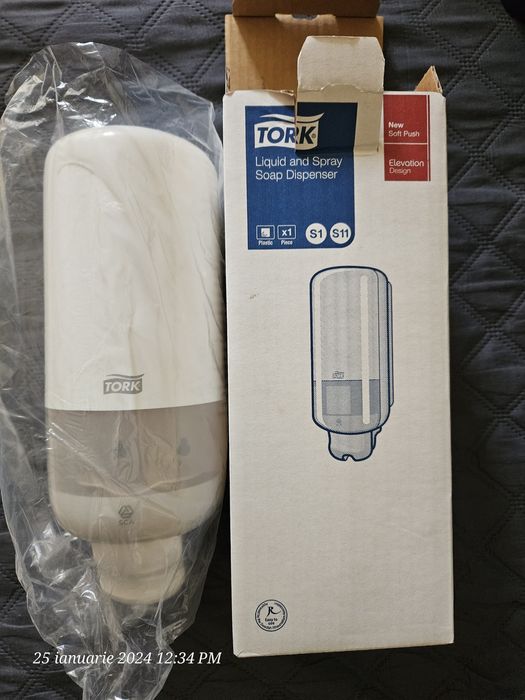 Dozator pentru sapun/ dezinfectant Tork 560000