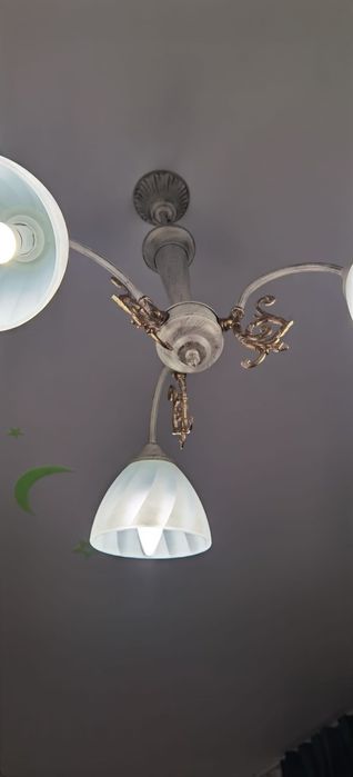 Vând lustra model deosebit