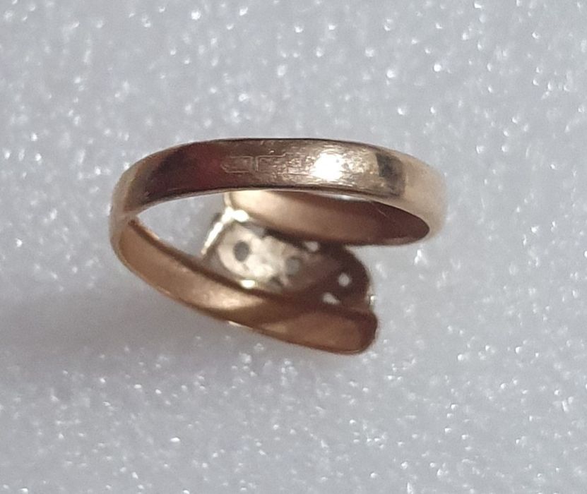 Кольцо    золотое.