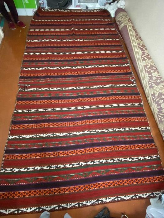 Qo‘lda to‘qilgan yangi 2x4.30 o‘lchamli 3 juft jun gilamlar sotiladi