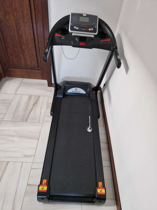 Vand banda de alergat FitTronic D550 profesională ca noua