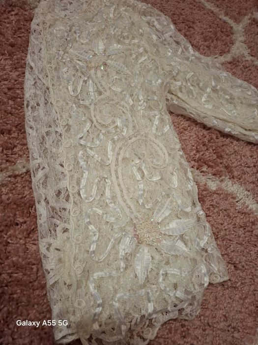 Бяла Жилетка /дантела и перли