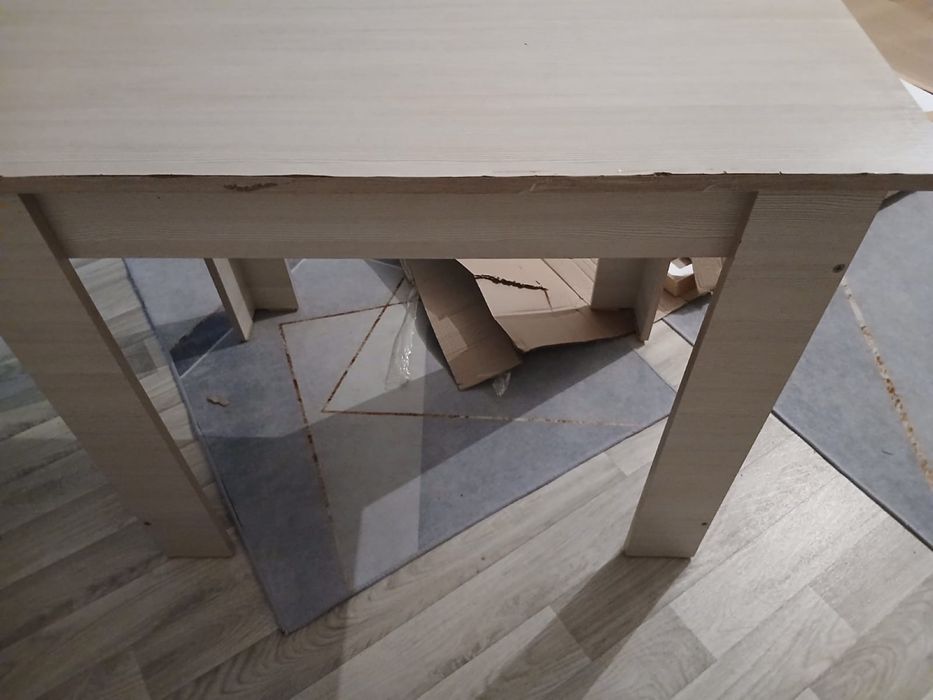 Стол в хорошем состоянии