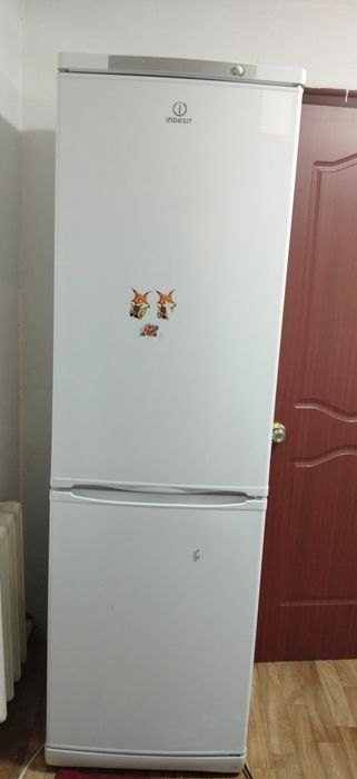 Холодильник indesit