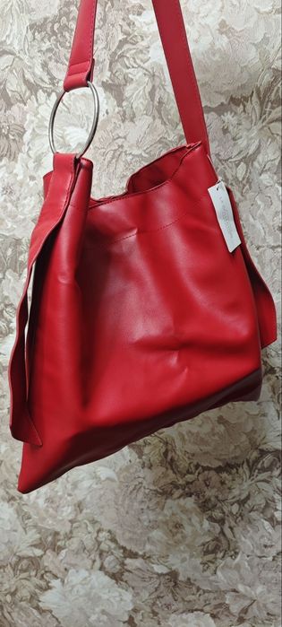 Женские сумки и клатчи