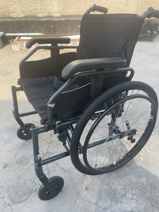 Продам новую инвалидную коляску