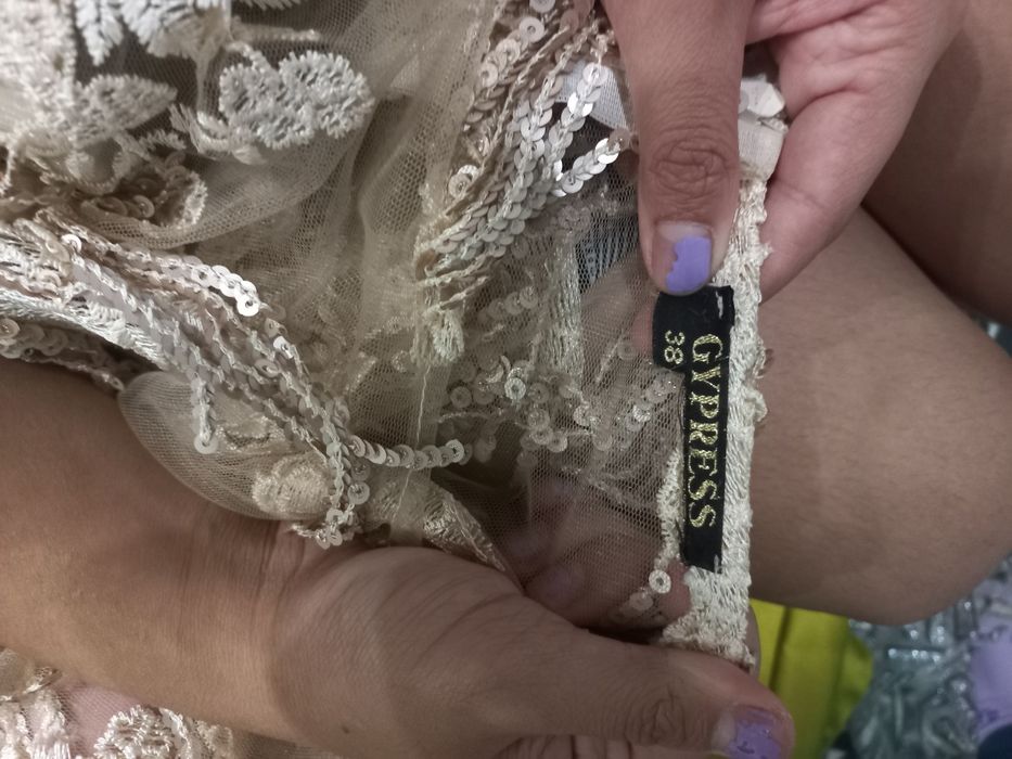 Продавам официална рокля