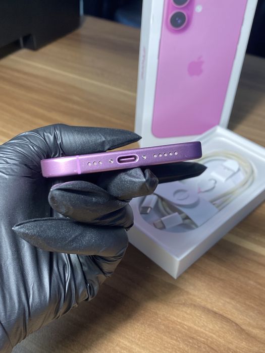 iPhone 16 • 128 GB • Pink