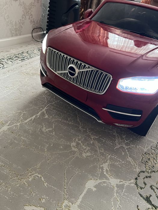 Машина с пультом управлением.