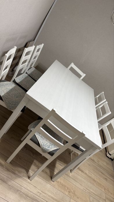 Продам стол и 8 стульев