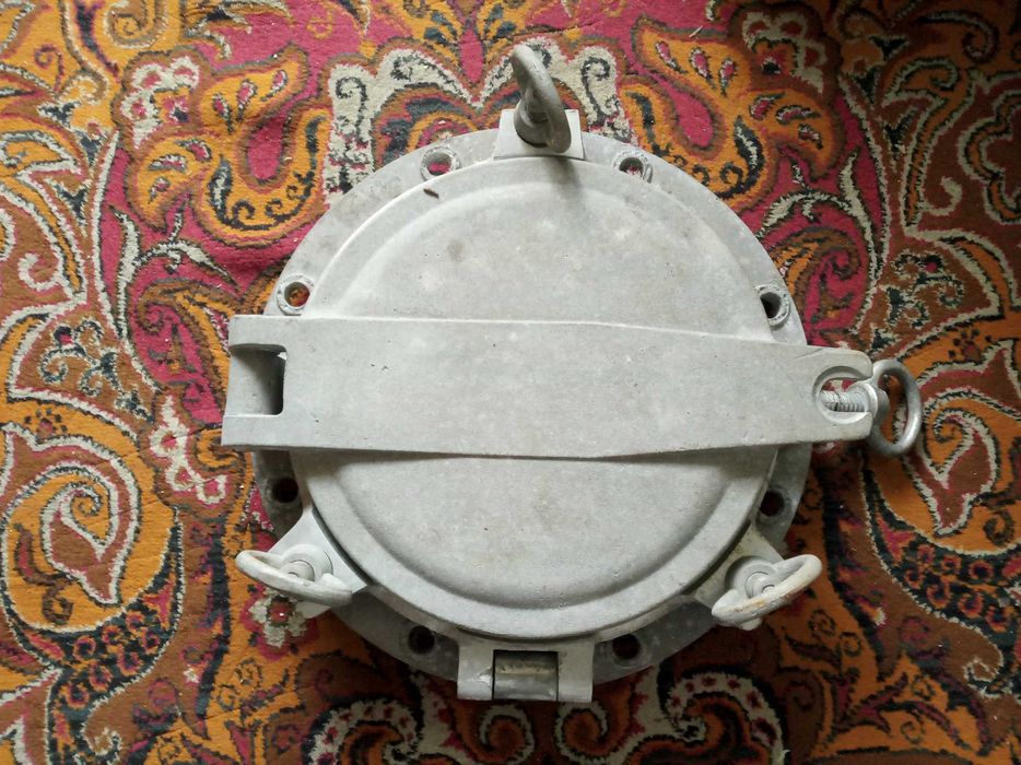 Иллюминатор корабельный