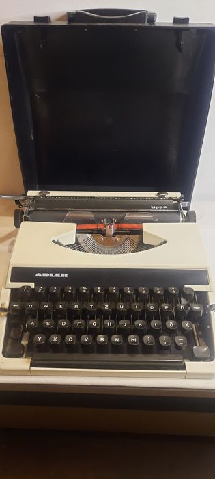 Mașină de scris portabilă Adler Tippa