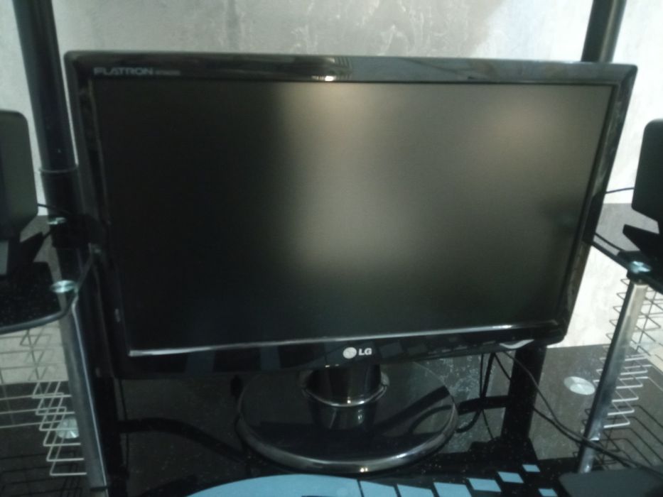 Kompyuter komplekti sotiladi (LG, Windows 10 bilan)