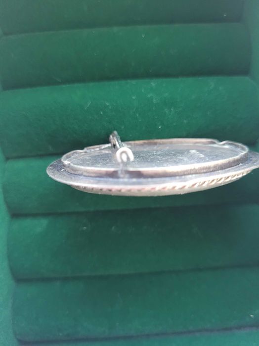 Brosa foarte veche din argint, cu porțelan de Limoges