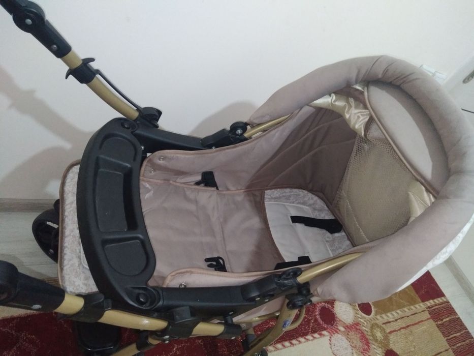 Коляска с люлкой