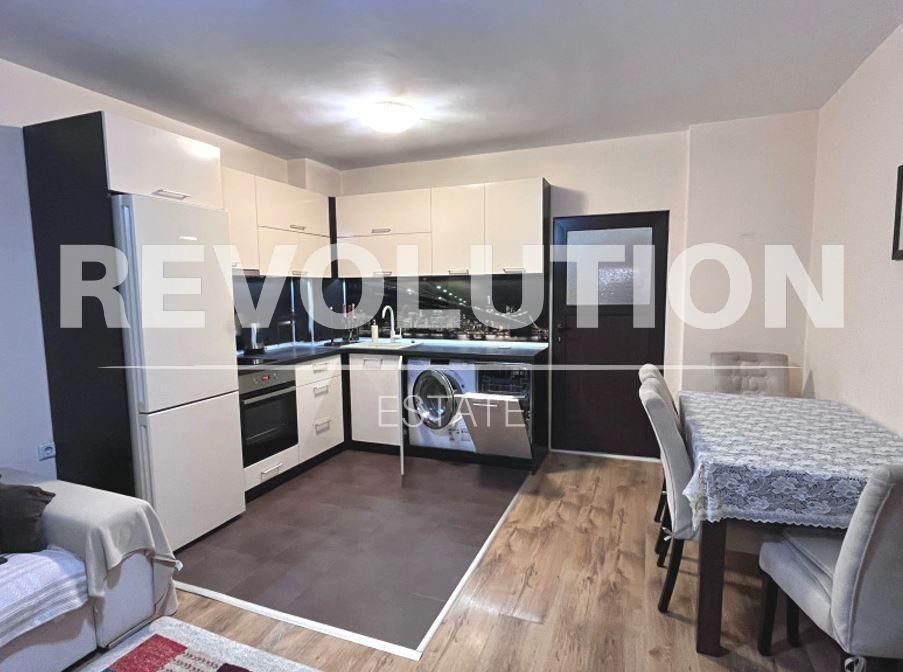 Дава се под наем Двустаен апартамент в Варна, Възраждане 3 - 73 кв.м за 498.27 € - Снимка #2