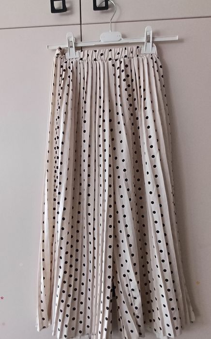 Плисиран панталон на точки, 8 години