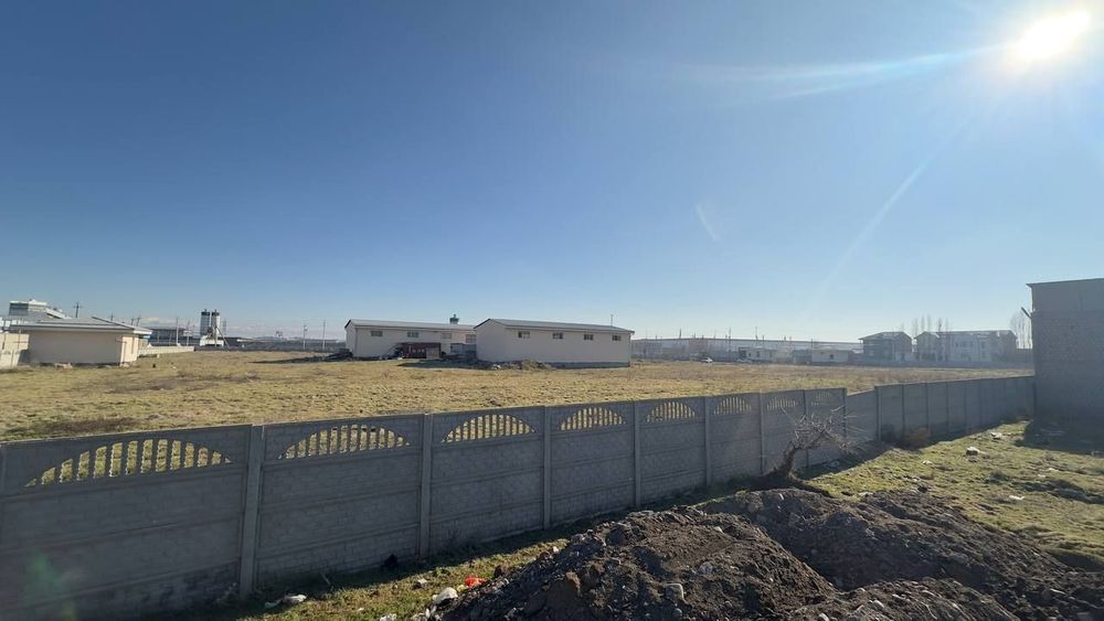 Продаётся 2 га производственная база.