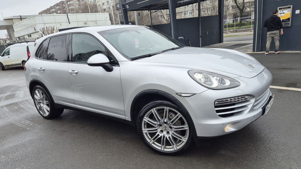 Vând Porche Cayenne 3.0 D