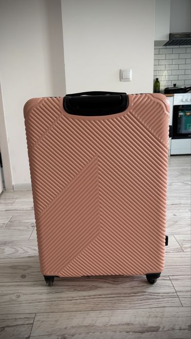 Продам чемодан, идеальное состояние