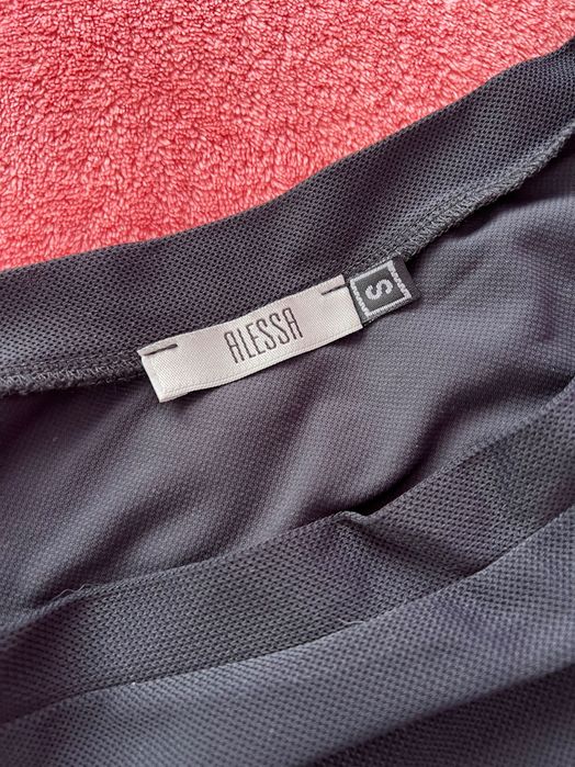 Прекрасна блуза Алеса ,с ефирен акцент от едната страна !