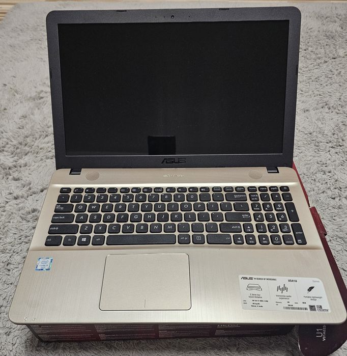 Vând laptop ASUS X541U