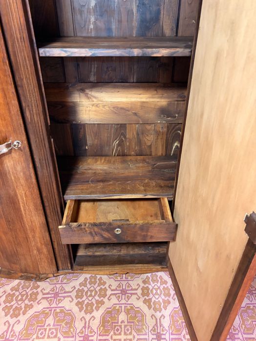 Старинен дъбов гардероб
