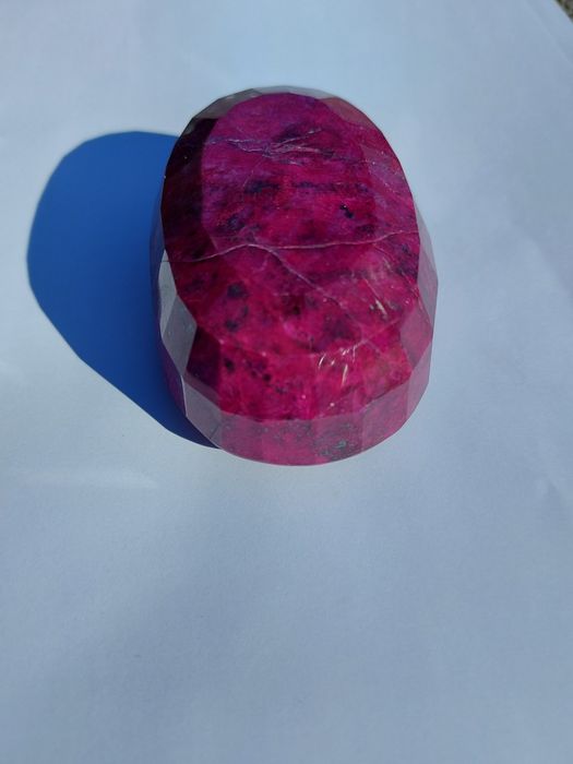 Уникален сертифициран естествен огромен червен Рубин 1417,7 карата.