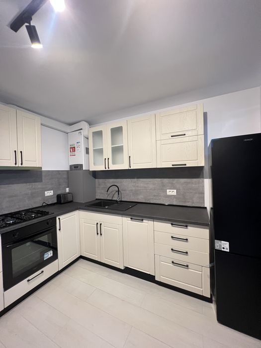 Inchiriez apartament zona trocadero