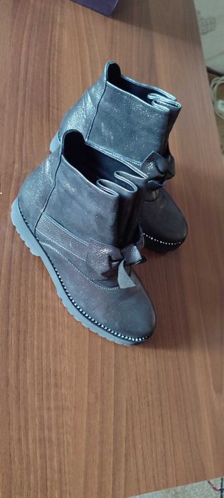 Ботинки кожаные серебристые