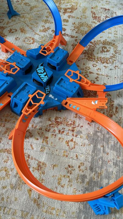 hot wheels criss cross crash Хотвилс