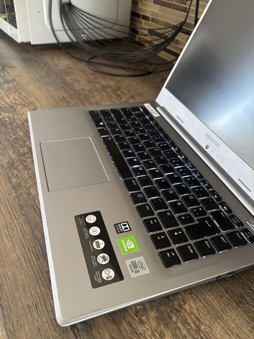 Laptop Medion i5-10th gen• Nvidia• 12gb ram• SSD 256gb