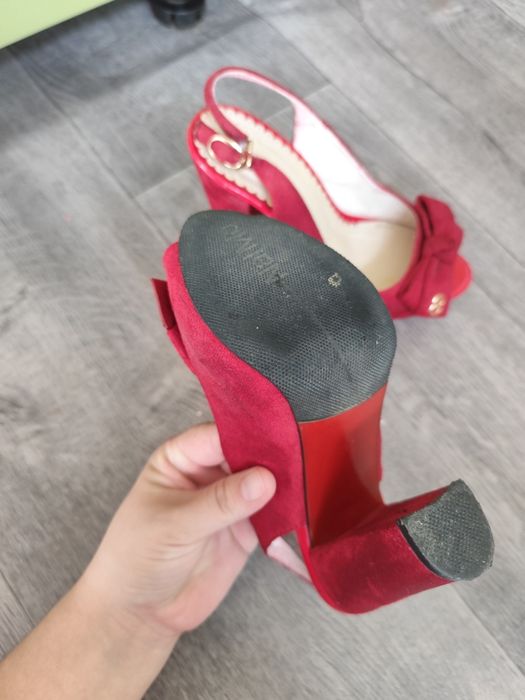 Продам босоножки 35 размер