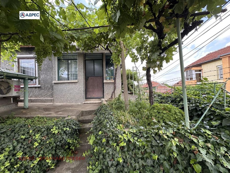 Продава се Къща в Плевен, 9-ти квартал - 75 кв.м за 1000 €/кв.м - Снимка #1