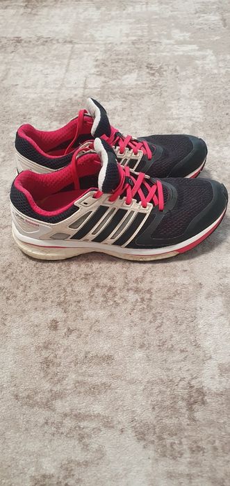 Маратонки адидас