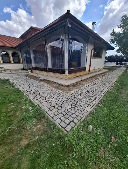 Vând piatră cubică naturală și montez