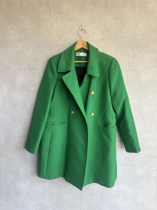 Зелено дамско палто размер М