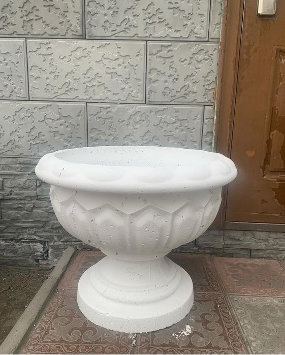 Уличные вазоны из бетона
