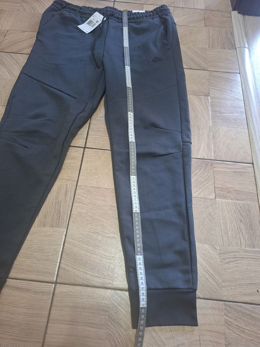 Pantaloni Nike pentru bărbați ,nou cu etichetă,de culoare gri